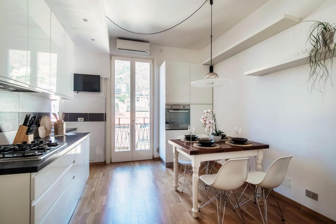 Anna'S Home Super Cozy Flat, With A/C, High Speed Wifi, Near The Lake And Public Transport โกโม ภายนอก รูปภาพ