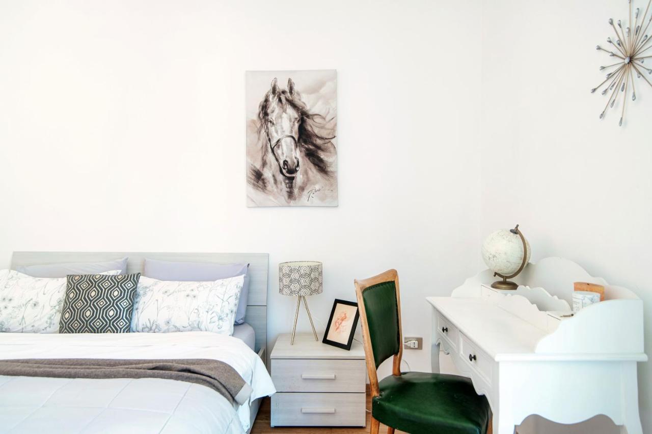 Anna'S Home Super Cozy Flat, With A/C, High Speed Wifi, Near The Lake And Public Transport โกโม ภายนอก รูปภาพ